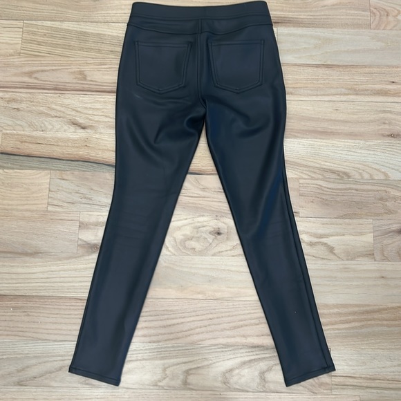 Vegan leather leggings - Picture 2 of 7